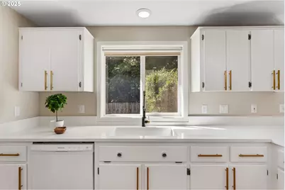 17239 Rebecca Ln, Lake Oswego, OR 97035 - Photo 16