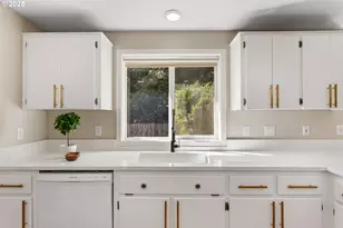 17239 Rebecca Ln, Lake Oswego, OR 97035 - Photo 16