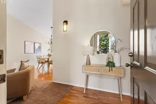 17239 Rebecca Ln, Lake Oswego, OR 97035 - Photo 2