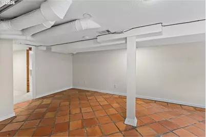 216 S Iowa St, Portland, OR 97239 - Photo 40