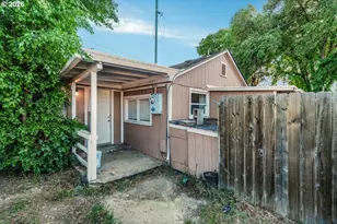 2360 Redwood Ave, Grants Pass, OR 97527 - Photo 14