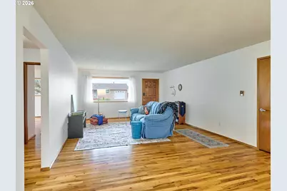 2207 Oregon Ct, Woodburn, OR 97071 - Photo 4