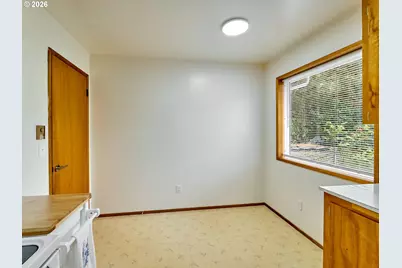 2207 Oregon Ct, Woodburn, OR 97071 - Photo 12