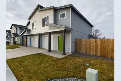 221 Merrick Ave, Umatilla, OR 97882 - Photo 2