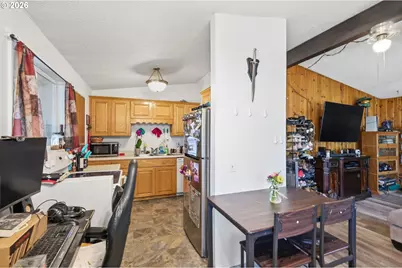 1604 E Taylor Ave, Cottage Grove, OR 97424 - Photo 12