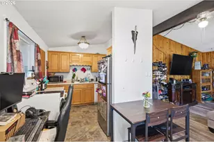 1604 E Taylor Ave, Cottage Grove, OR 97424 - Photo 12