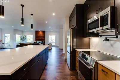 2240 W 25th Pl, Eugene, OR 97405 - Photo 10