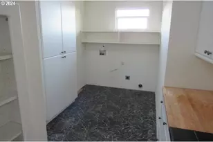 29820 Mary St, Gold Beach, OR 97444 - Photo 6