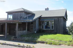 29820 Mary St, Gold Beach, OR 97444 - Photo 2