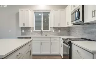 9463 SE Crystal Rose St, Happy Valley, OR 97086 - Photo 10