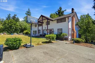 715 E 1st St, Coquille, OR 97423 - Photo 2