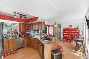 715 E 1st St, Coquille, OR 97423 - Photo 16