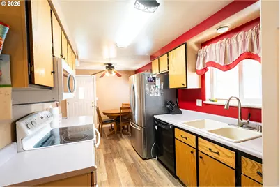 5209 G St, Springfield, OR 97478 - Photo 8