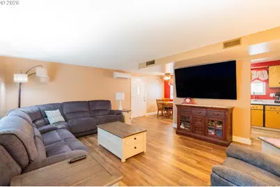 5209 G St, Springfield, OR 97478 - Photo 4