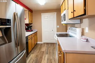 5209 G St, Springfield, OR 97478 - Photo 6