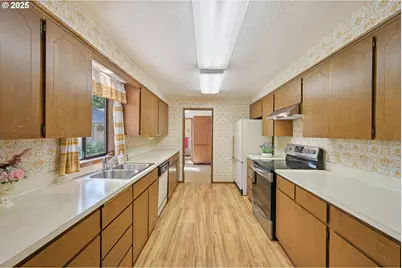 8050 SW 103rd Ave, Beaverton, OR 97008 - Photo 10