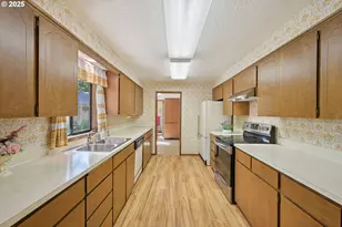 8050 SW 103rd Ave, Beaverton, OR 97008 - Photo 10