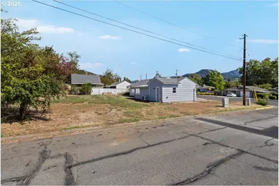1202 NE A St, Grants Pass, OR 97526 - Photo 18