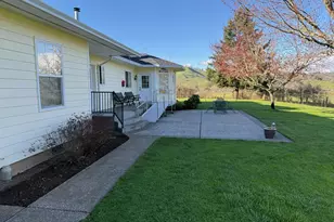 221 Foster Ln, Roseburg, OR 97470 - Photo 4