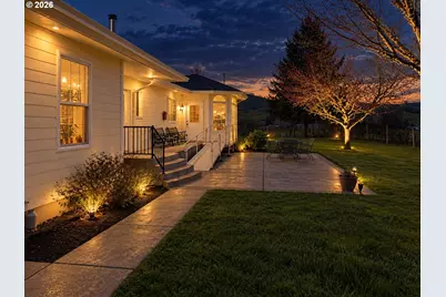 221 Foster Ln, Roseburg, OR 97470 - Photo 6