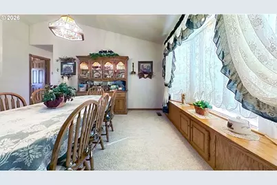 221 Foster Ln, Roseburg, OR 97470 - Photo 10