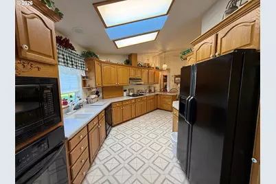 221 Foster Ln, Roseburg, OR 97470 - Photo 14