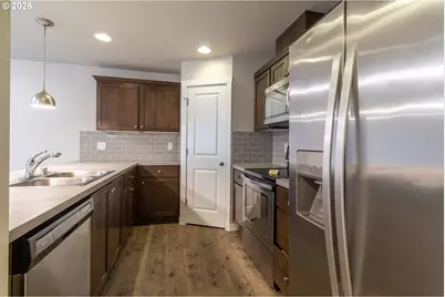 2917 Fruit Valley Rd, Vancouver, WA 98660 - Photo 4