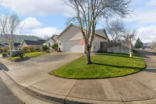 303 Ashwood St, Sutherlin, OR 97479 - Photo 6