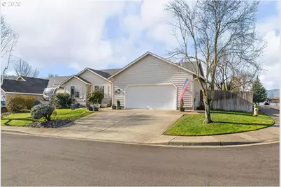 303 Ashwood St, Sutherlin, OR 97479 - Photo 4