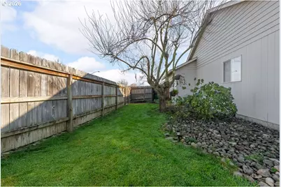 303 Ashwood St, Sutherlin, OR 97479 - Photo 16