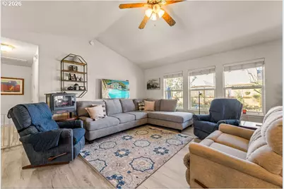 303 Ashwood St, Sutherlin, OR 97479 - Photo 18