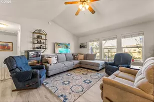 303 Ashwood St, Sutherlin, OR 97479 - Photo 18