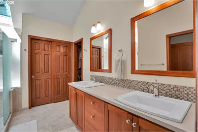 6401 SW Dolph Dr, Portland, OR 97219 - Photo 36