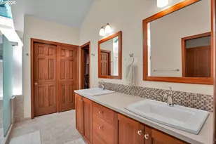 6401 SW Dolph Dr, Portland, OR 97219 - Photo 36