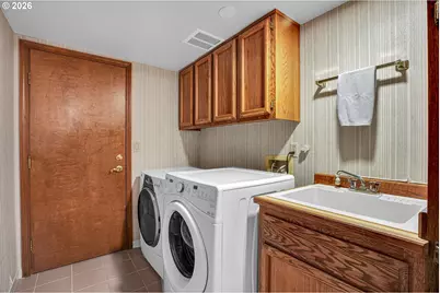 6401 SW Dolph Dr, Portland, OR 97219 - Photo 28