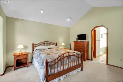6401 SW Dolph Dr, Portland, OR 97219 - Photo 34