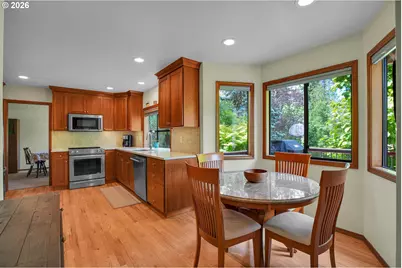 6401 SW Dolph Dr, Portland, OR 97219 - Photo 22