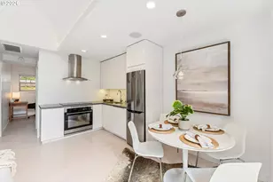 859 SW Broadway Dr, Portland, OR 97201 - Photo 6