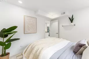 859 SW Broadway Dr, Portland, OR 97201 - Photo 8