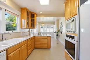 6908 SW 33rd Pl, Portland, OR 97219 - Photo 10