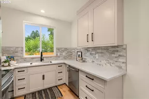 8639 N Fox St, Portland, OR 97203 - Photo 12