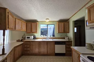 1200 E Central Ave, Sutherlin, OR 97479 - Photo 12