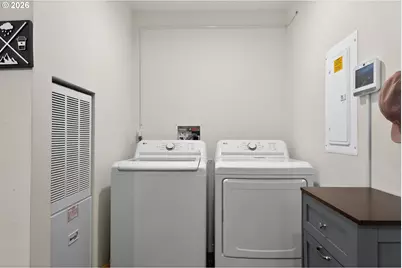 826 SW Cherry St, Willamina, OR 97396 - Photo 10