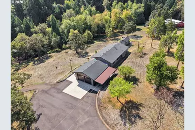 911 Jade Dr, Roseburg, OR 97471 - Photo 2