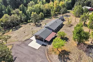 911 Jade Dr, Roseburg, OR 97471 - Photo 2