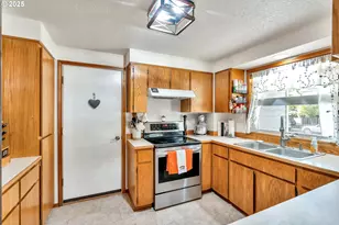 128 N 31st Ave, Cornelius, OR 97113 - Photo 8