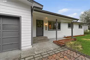 132 Green Acres Dr, Castle Rock, WA 98611 - Photo 2