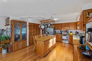 770 Prefontaine Dr, Coos Bay, OR 97420 - Photo 12