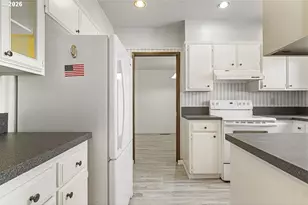 224 N Hayden Bay Dr, Portland, OR 97217 - Photo 8