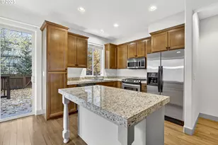 2052 NE 49th Way, Hillsboro, OR 97124 - Photo 8